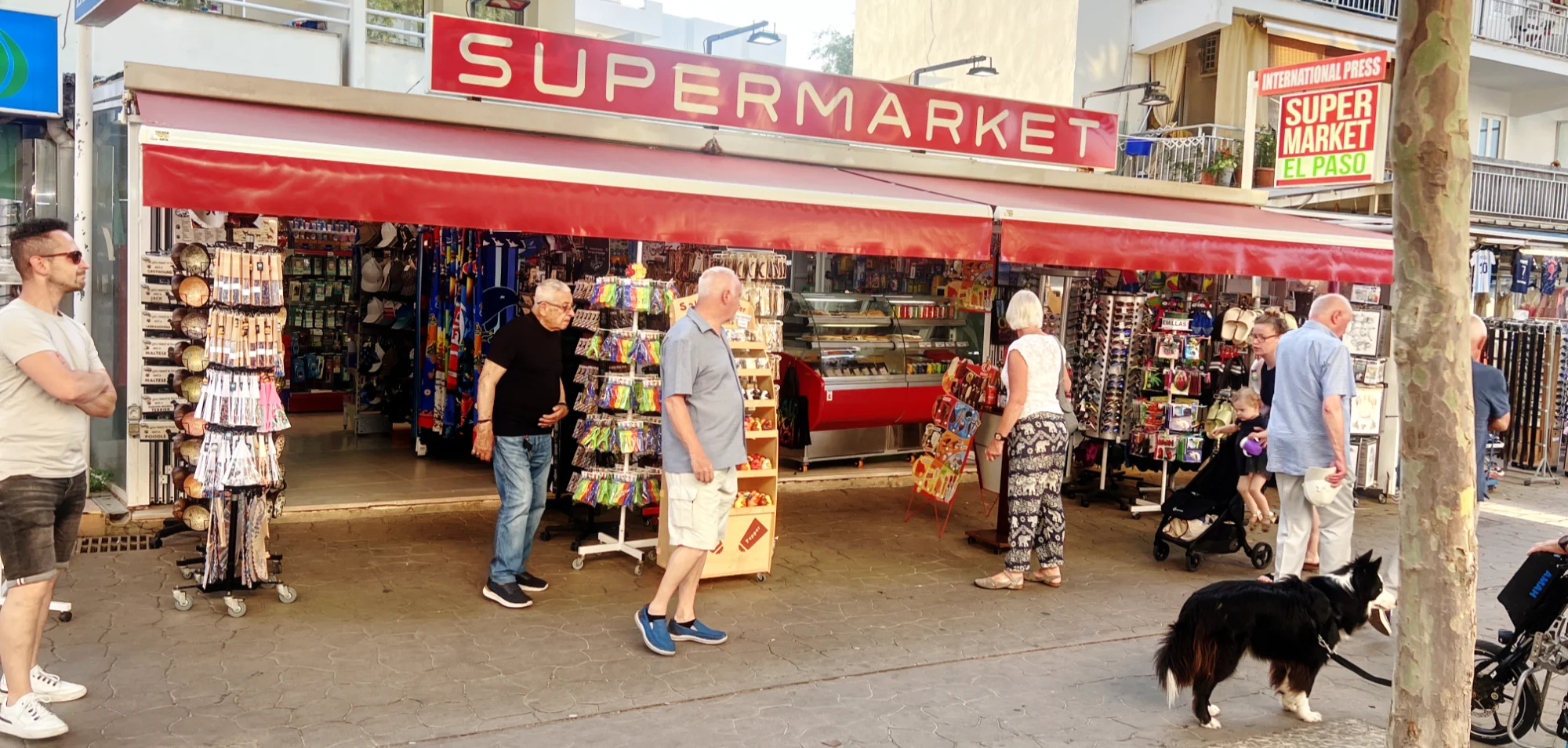 Supermarket Cala Bona exterior